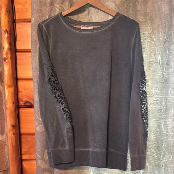 Wrangler lace sleeve top - Picture 1 of 3